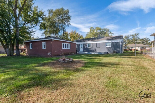 Building Photo - $1995 3 bedroom ranch Shelby TWP