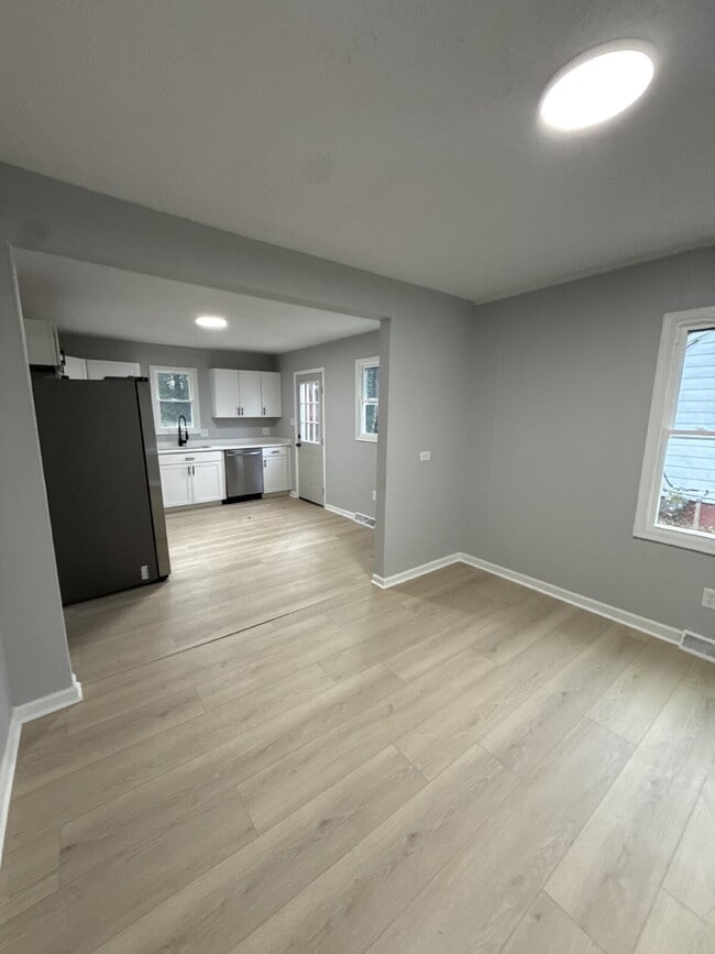 Building Photo - 3 bedroom / 2 Bathroom Perrymont / Sandusky Recently Remodeled Home with Fenced in Backyard