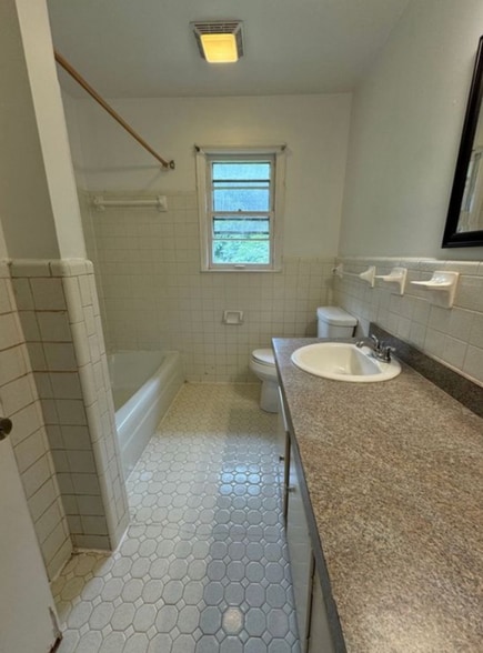 Bathroom - 9826 Village Hwy