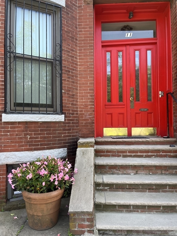 Primary Photo - 11 Winthrop St