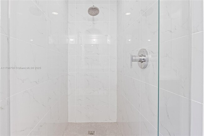 Building Photo - 16385 Biscayne Blvd