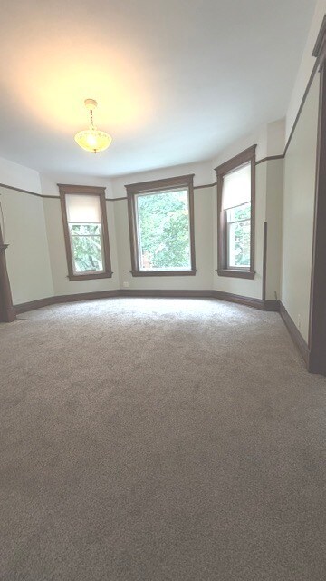 Building Photo - 4511 N Greenview Ave