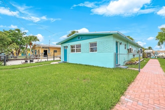 Building Photo - 527 Goodland Dr