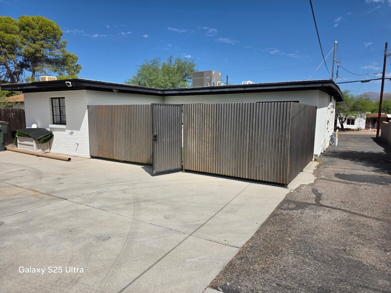Lockable rear entrance. - 2844 E Edison St
