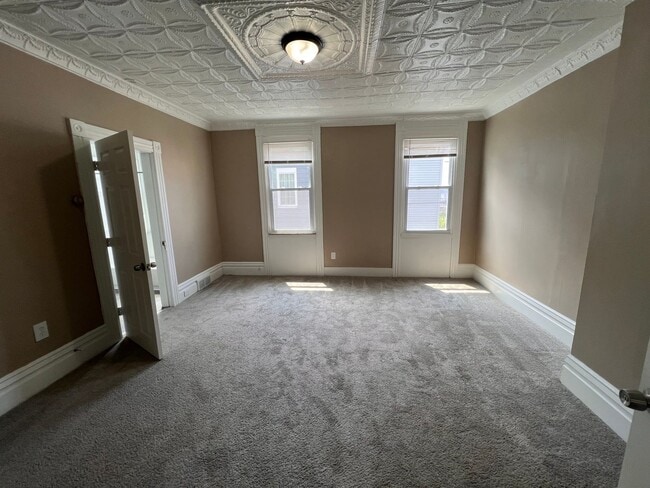 Building Photo - Pittsburgh - 6 Bedroom 1.5 Bathroom - For rent