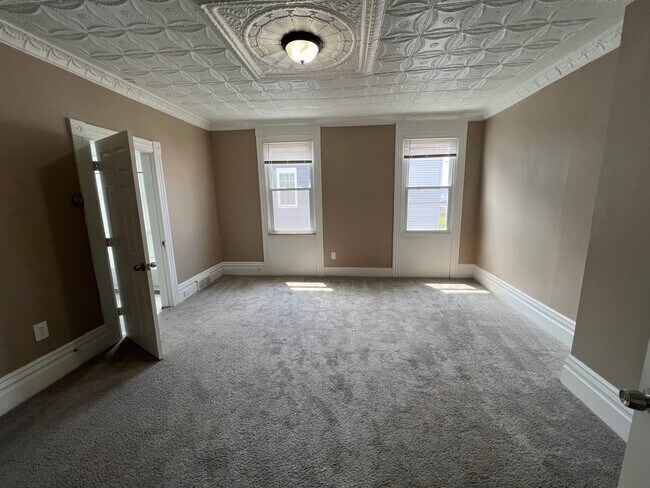 Building Photo - Rare 6 Bedroom Rental in Pittsburgh – Modern Updates & Room for Everyone!