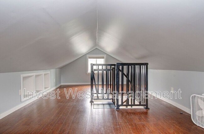 Building Photo - 2306 E 27th St