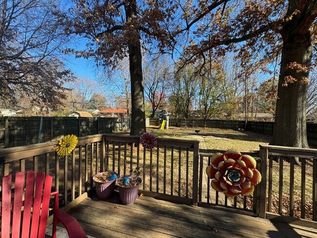 Building Photo - Spacious 3 Bedroom Home Available Early January!