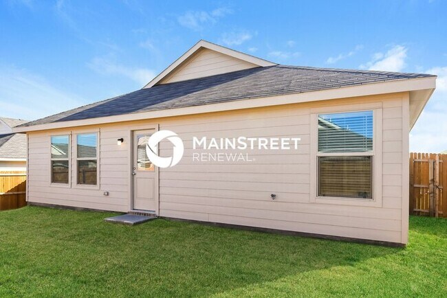 Building Photo - 4 Bedroom Pet-Friendly Home in Fort Worth, TX with Main Street Renewal