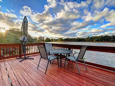 Building Photo - Beautifully Remodeled Lakefront Home | Spring-Fed Lake Views