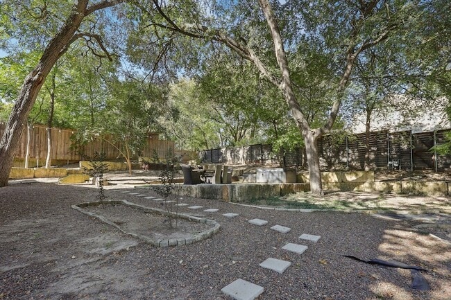 Building Photo - 8635 San Leandro Dr