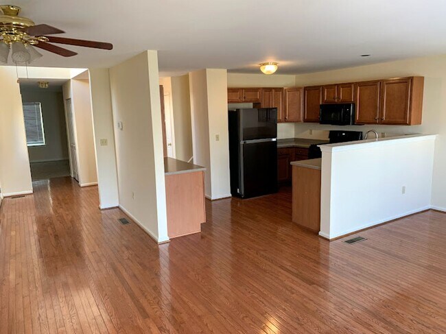 Building Photo - New Macungie Rental Listing