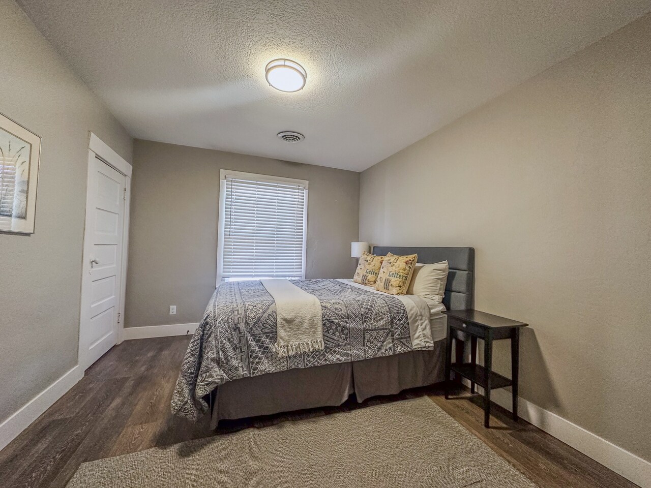 Building Photo - 5532 N Haight Ave