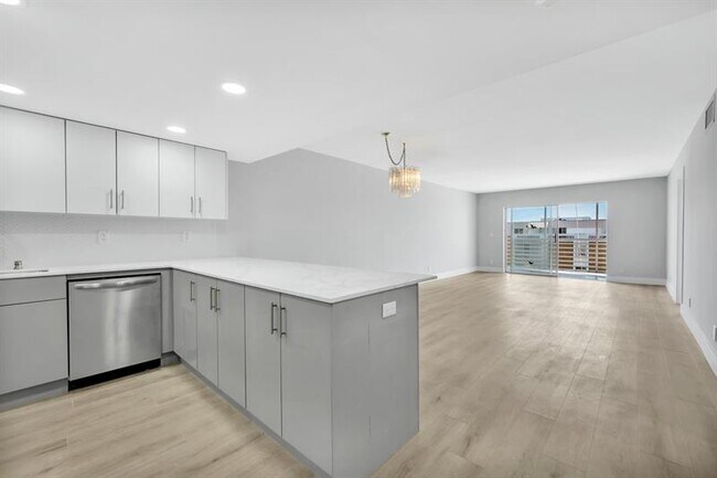 Building Photo - 3050 NE 16th Ave