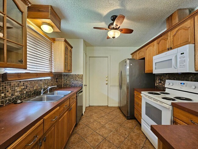 Building Photo - 3201 Paintrock Dr