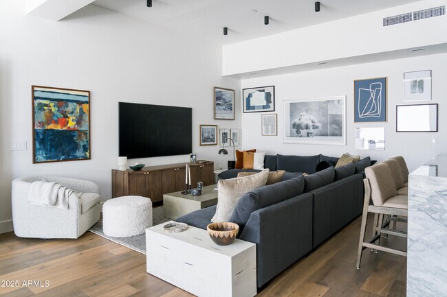 Building Photo - 4747 N Scottsdale Rd