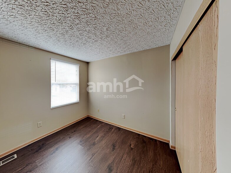 Building Photo - 5213 Echelon Dr