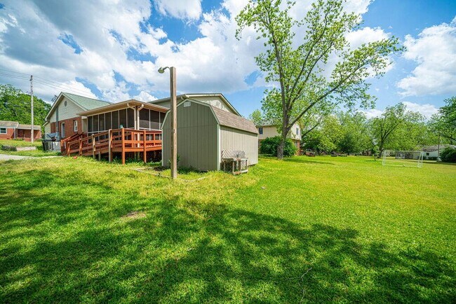 Building Photo - 2320 Allen Ave