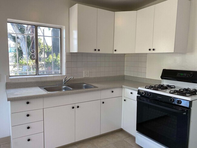 Building Photo - 2215-2217 1/2 S. Curson Avenue