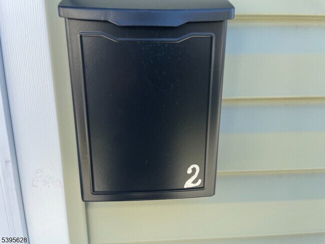 Building Photo - 119 Lewis St