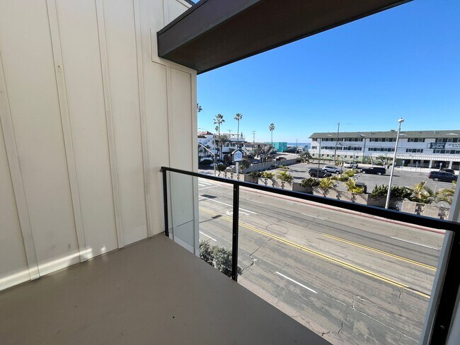 Building Photo - AVAILABLE NOW! 3BD + BONUS ROOM/4BA - LUXURY BEACH CONDO! 1 BLOCK TO THE BEACH!!- $6,995/mo