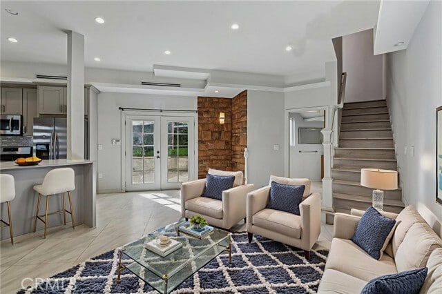 Building Photo - 24334 Crestlawn St