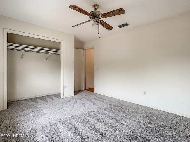 Building Photo - 16 Fox Valley Dr