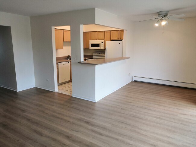 Building Photo - 249 W Ct of Shorewood