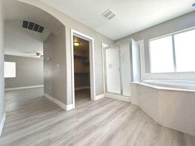 Building Photo - Vaulted Ceiling Home, Gated Community w/ P...