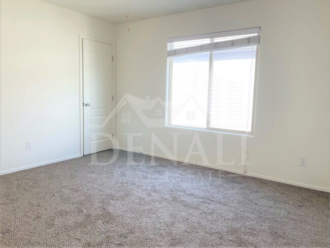 Building Photo - 925 E Canyon Rock Rd