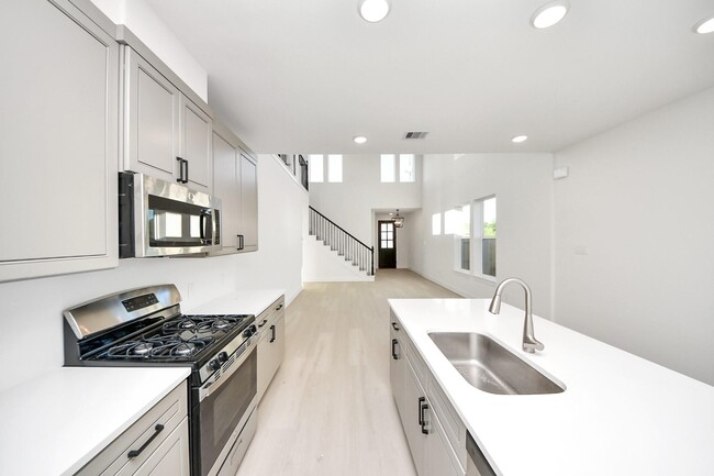 Building Photo - 4324 Avron Dr