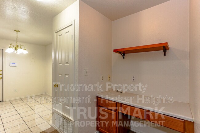 Building Photo - 4907 John David Dr