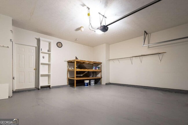 Building Photo - 317 W Oaks Trail