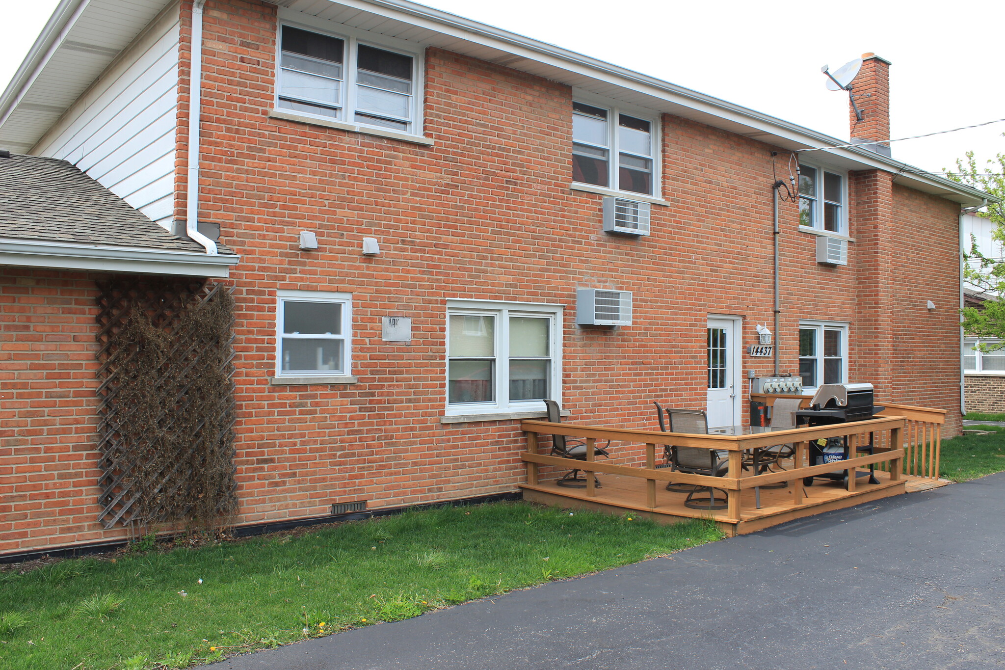 Building Photo - 14437 S Ravinia Ave