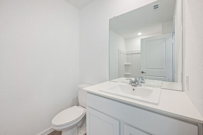 Building Photo - 606 W Cypress St