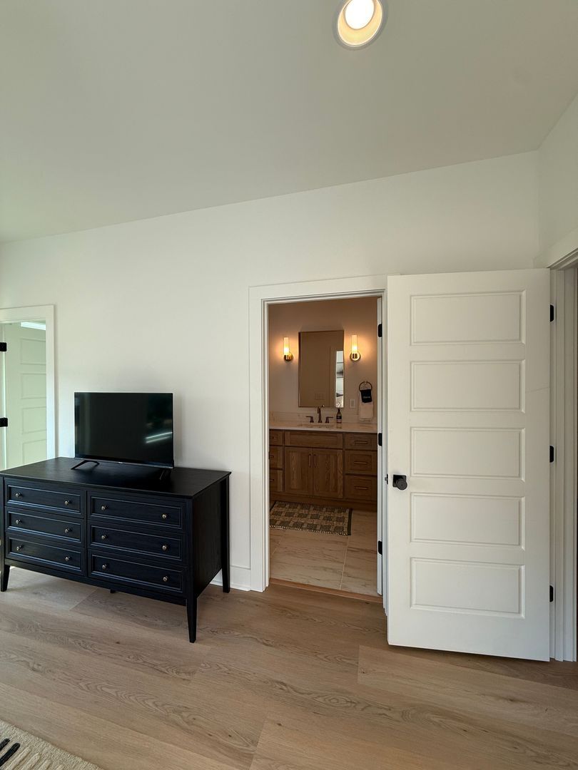 Building Photo - Awesome New Construction 5BR House Close t...