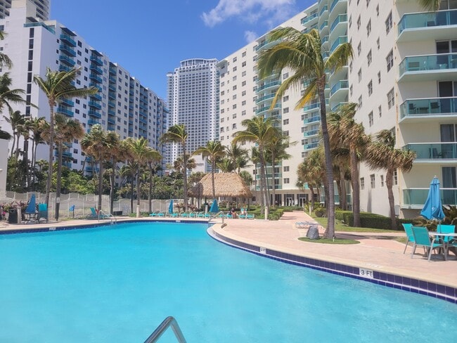 Building Photo - 3901 S Ocean Dr