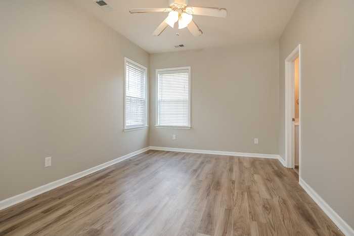 Building Photo - 301 Pimpernel St