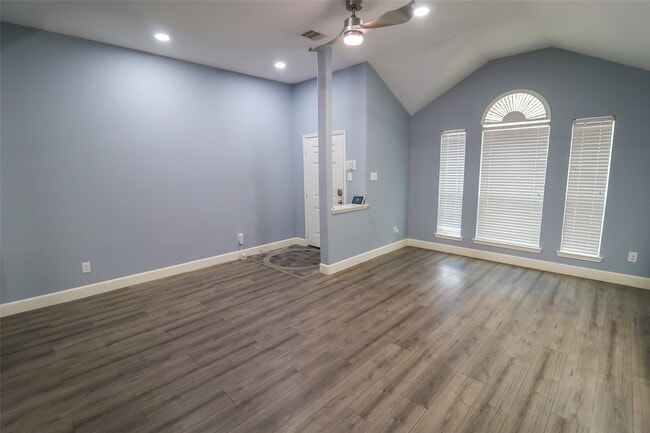 Building Photo - 1023 Aster Rd