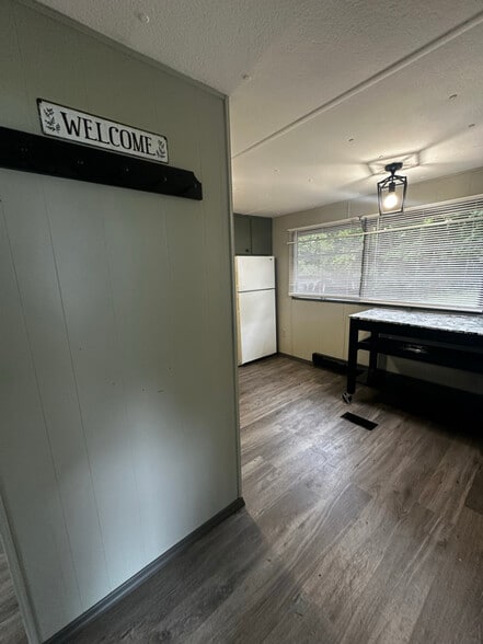 Building Photo - 962 NY-29A