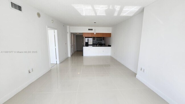 Building Photo - 1750 N Bayshore Dr
