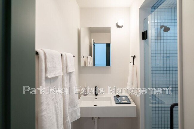 Building Photo - 901 E Edenton St