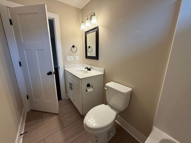 Building Photo - Lovely 3 Bed 2 Bath House in Old Hickory - Fenced in Yard