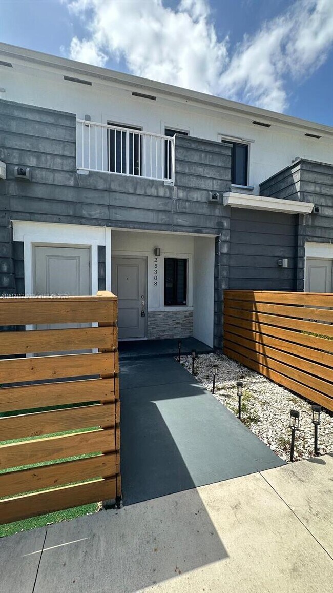 Primary Photo - 25308 SW 135th Ave