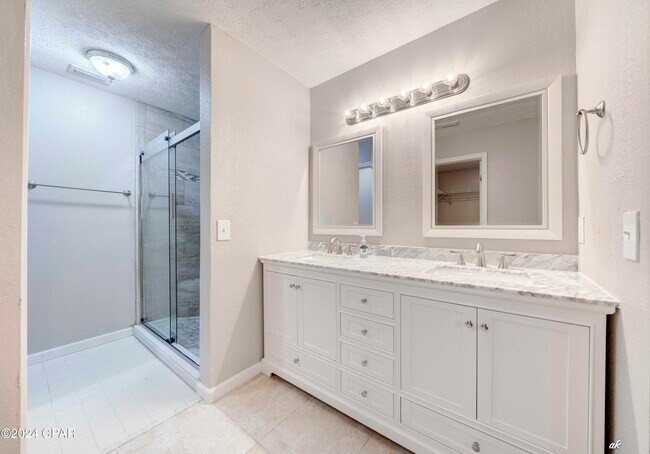 Building Photo - 305 S Star Ave