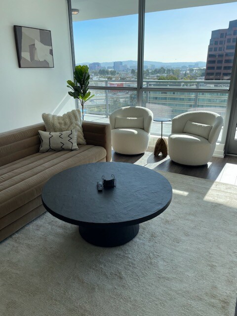 Building Photo - 15 MacArthur Pl