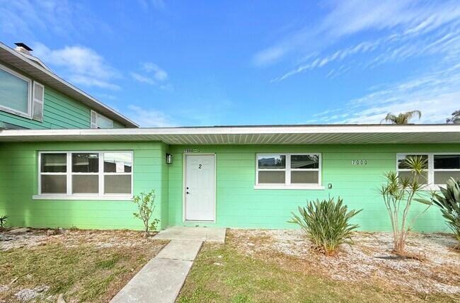 Building Photo - 7000 Hibiscus Ave S