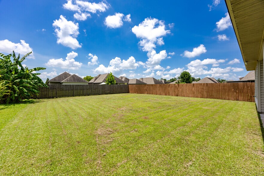 Building Photo - 8578 Arabella Ave
