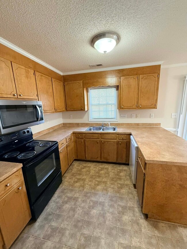 Building Photo - 1217 Cross Creek Cir