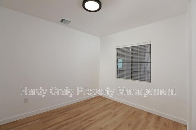 Building Photo - 2236 Glendale Blvd